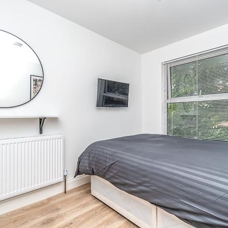 Cosy Guest House In Whitechapel Лондон Екстериор снимка
