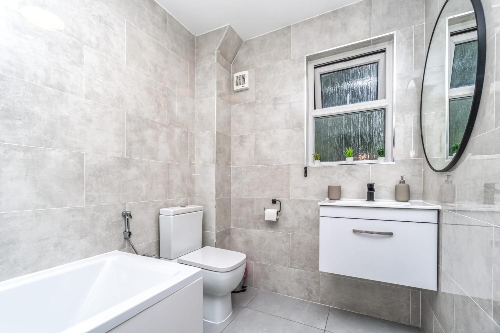 Cosy Guest House In Whitechapel Лондон Екстериор снимка