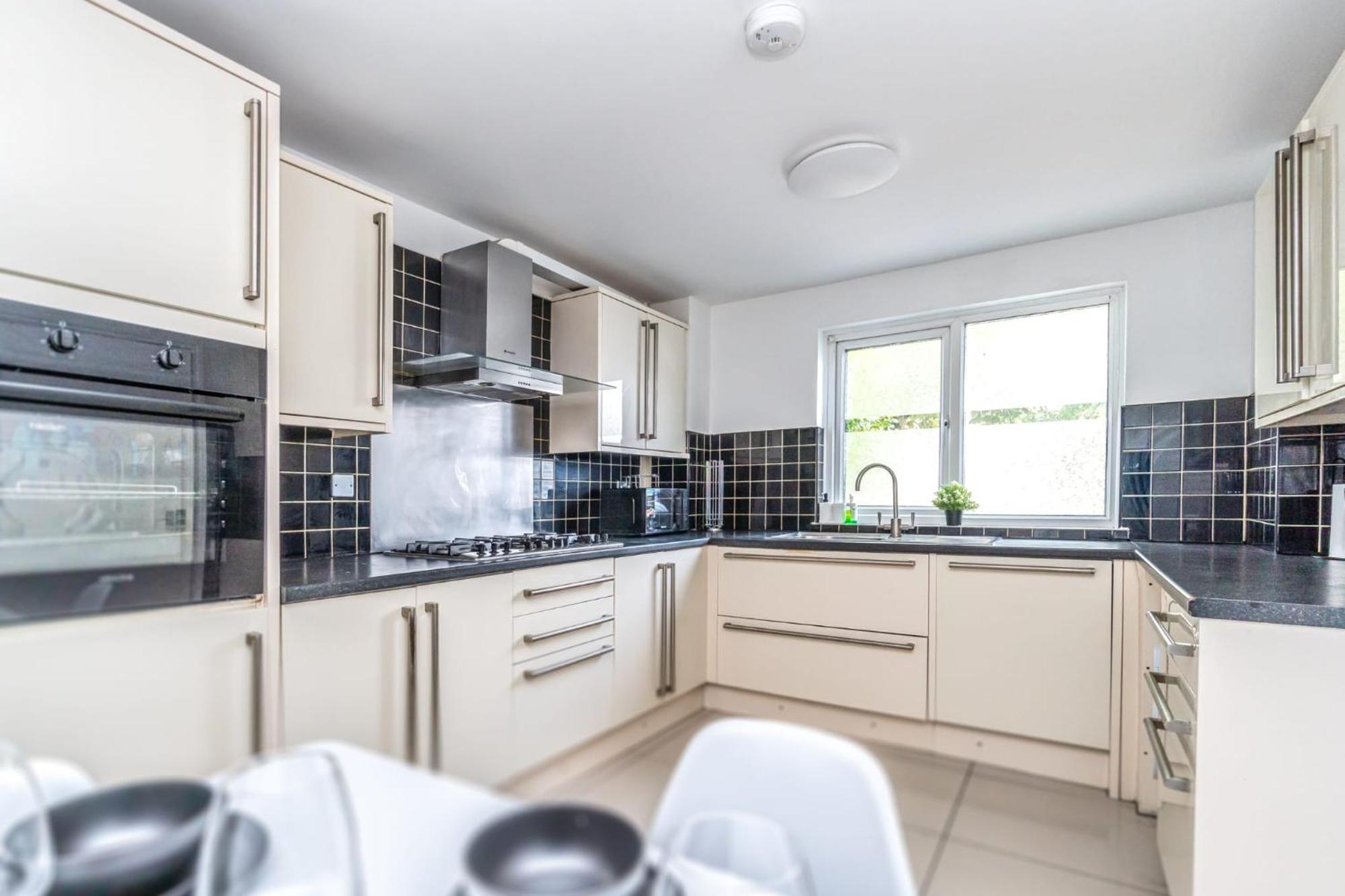 Cosy Guest House In Whitechapel Лондон Екстериор снимка