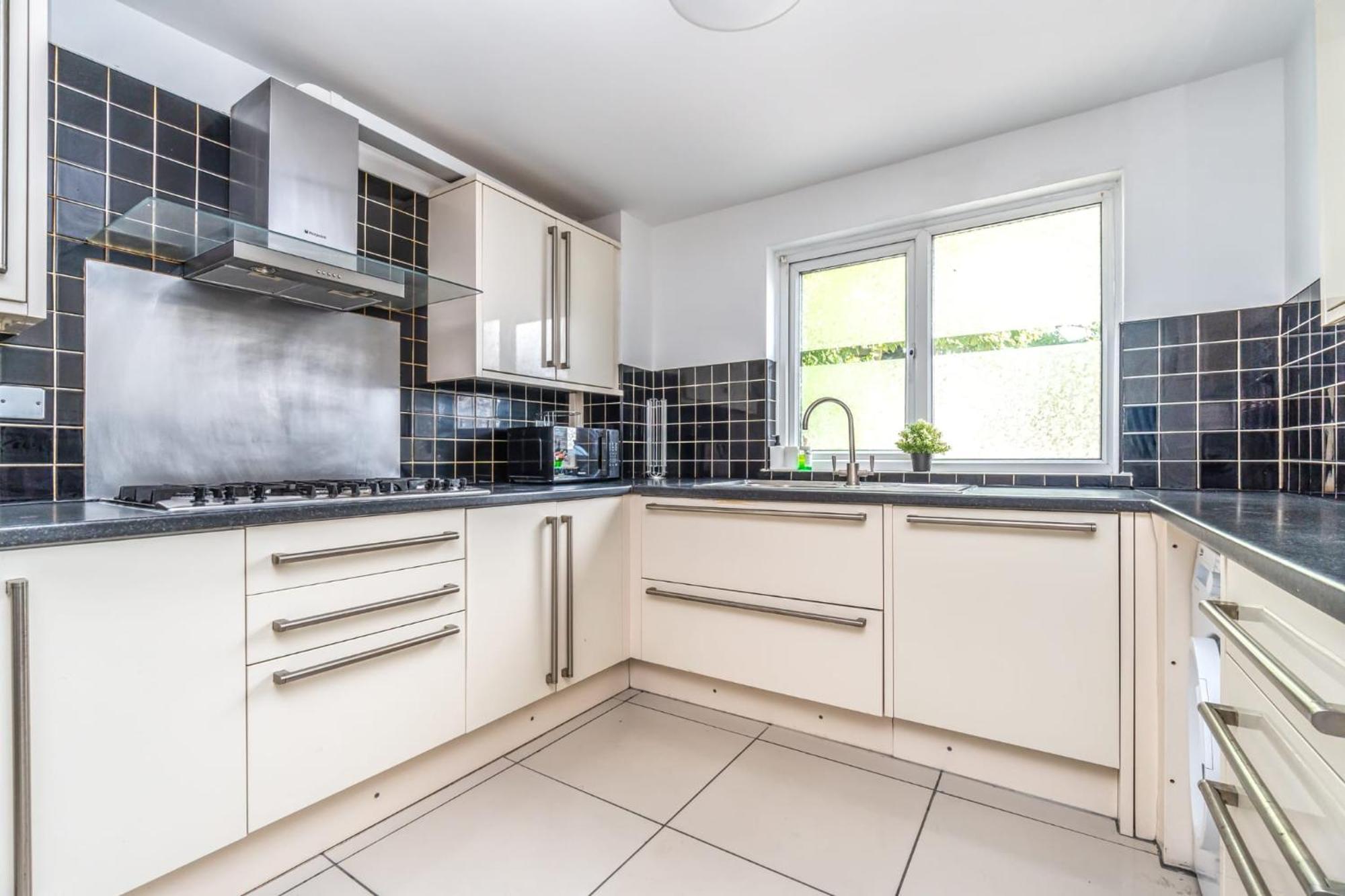 Cosy Guest House In Whitechapel Лондон Екстериор снимка