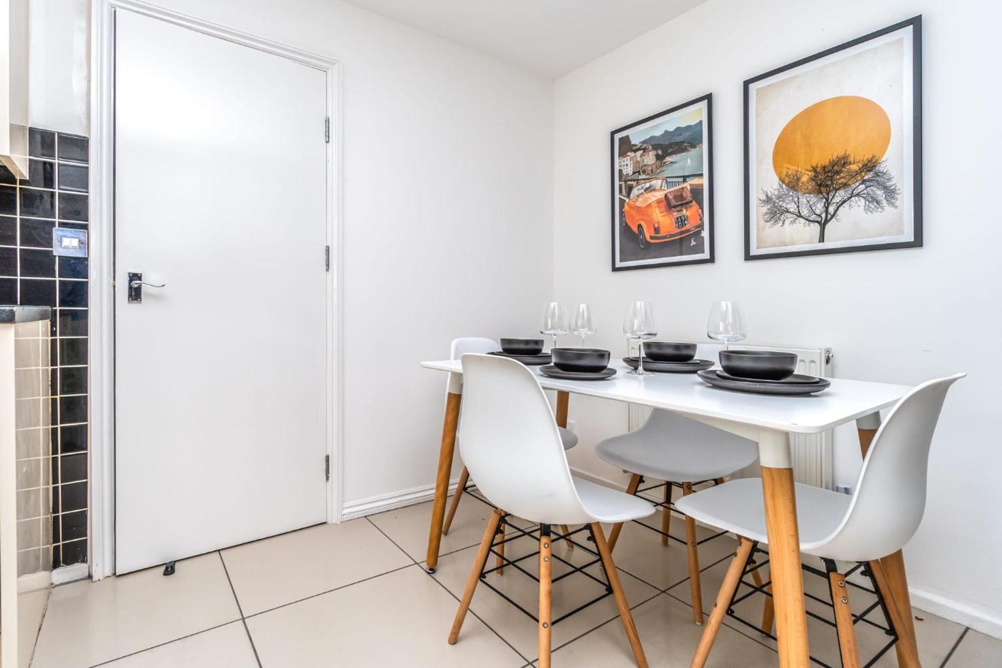 Cosy Guest House In Whitechapel Лондон Екстериор снимка