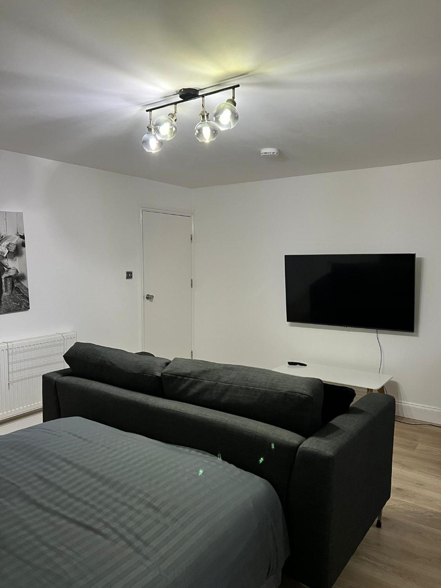 Cosy Guest House In Whitechapel Лондон Екстериор снимка
